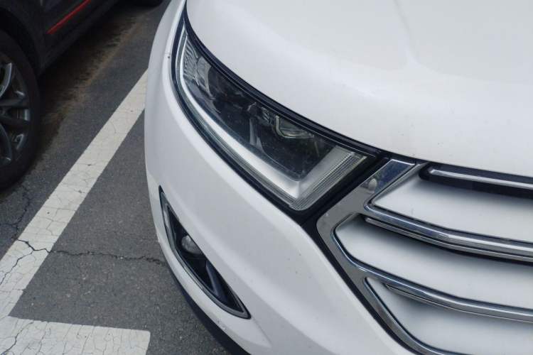 Used Ford Edge 2018 EcoBoost 245 Four-Wheel Drive Titanium 7-Seater Right Front Headlight