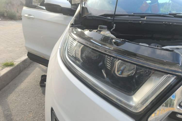 Used Ford Edge 2018 EcoBoost 245 Four-Wheel Drive Titanium 7-Seater Right Front Headlight