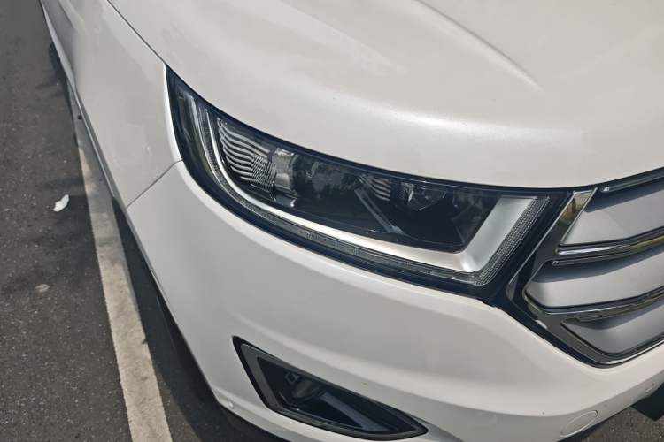 Used Ford Edge 2018 EcoBoost 245 Four-Wheel Drive Titanium 7-Seater Right Front Headlight