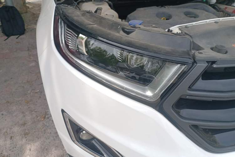 Used Ford Edge 2018 EcoBoost 245 Two-Wheel-Drive Sporty 7-Seater Right Front Headlight