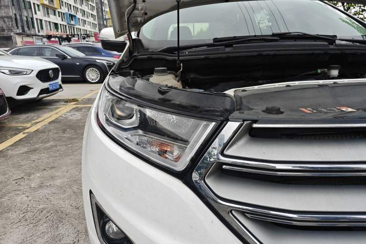 Used Ford Edge 2018 EcoBoost 245 Two-Wheel-Drive Platinum Edition 5 Seats Right Front Headlight