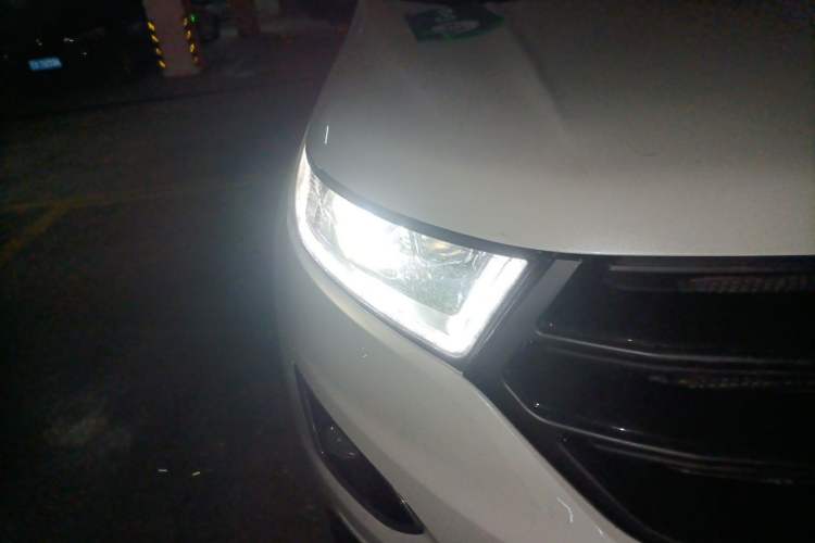 Used Ford Edge 2018 EcoBoost 245 Four-Wheel Drive Titanium 7-Seater Right Front Headlight