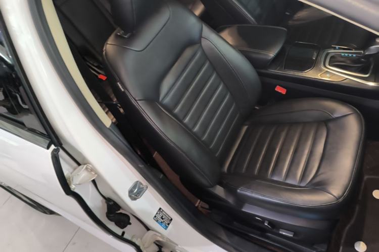 Used Ford Edge 2018 EcoBoost 245 Two-Wheel-Drive Titanium 7-Seater China V Standard Right Front Seat