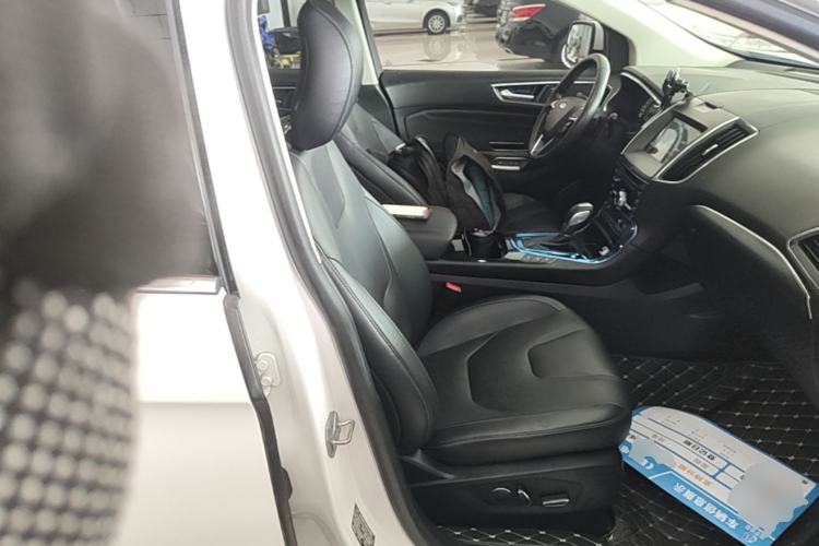 Used Ford Edge 2018 EcoBoost 245 Four-Wheel Drive Titanium 7-Seater Right Front Seat