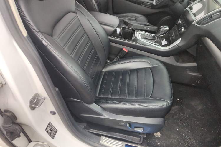 Used Ford Edge 2018 EcoBoost 245 Two-Wheel-Drive Platinum Edition 7-Seater China V Emission Standard Right Front Seat