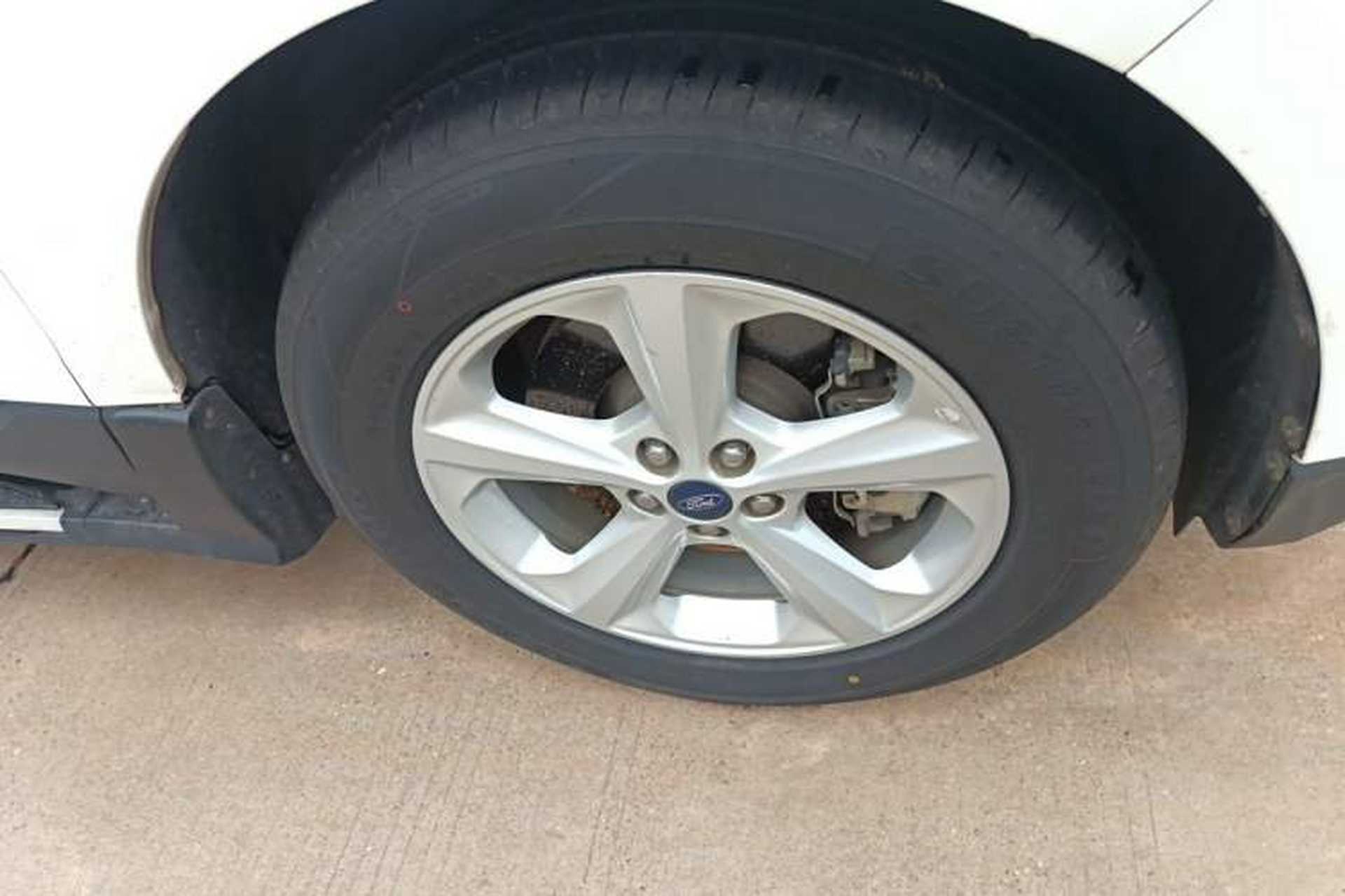 Used Ford Edge 2018 EcoBoost 245 Two-Wheel-Drive Titanium 5-Seater China V Standard Right Front Wheel Hub