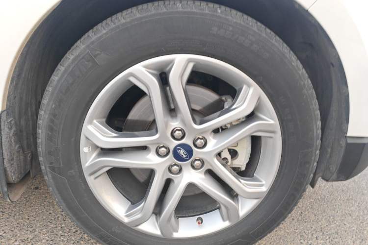 Used Ford Edge 2018 EcoBoost 245 Two-Wheel-Drive Titanium 7-Seater China V Standard Right Front Wheel Hub