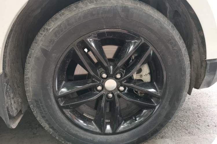 Used Ford Edge 2018 EcoBoost 245 Two-Wheel-Drive Platinum Edition 5 Seats Right Front Wheel Hub