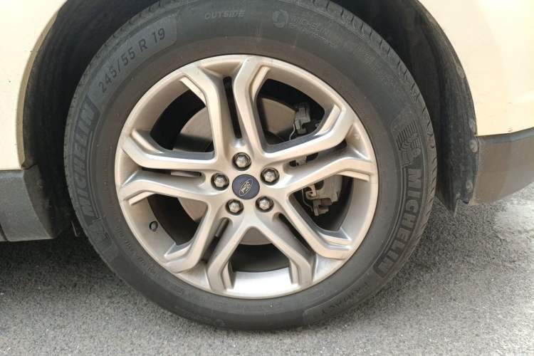 Used Ford Edge 2018 EcoBoost 245 Two-Wheel-Drive Titanium 7-Seater China V Standard Right Front Wheel Hub