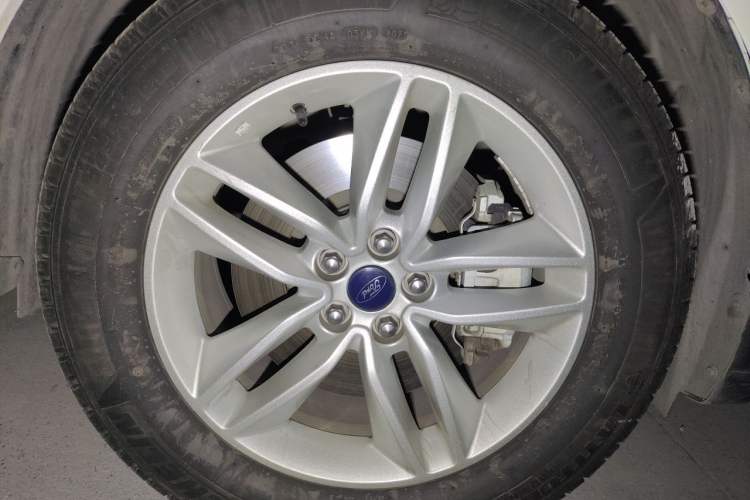 Used Ford Edge 2018 Facelifted EcoBoost 245 Two-Wheel-Drive Platinum Edition 5 Seats China V Emission Standard Right Front Wheel Hub