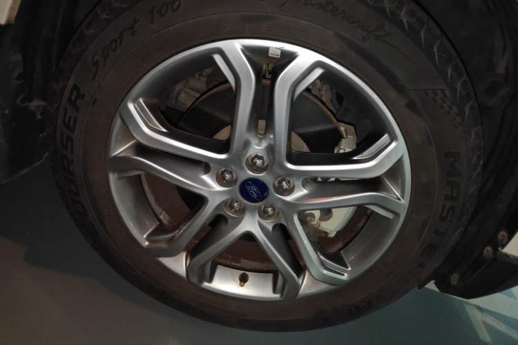 Used Ford Edge 2018 EcoBoost 245 Two-Wheel-Drive Titanium 7-Seater China V Standard Right Front Wheel Hub