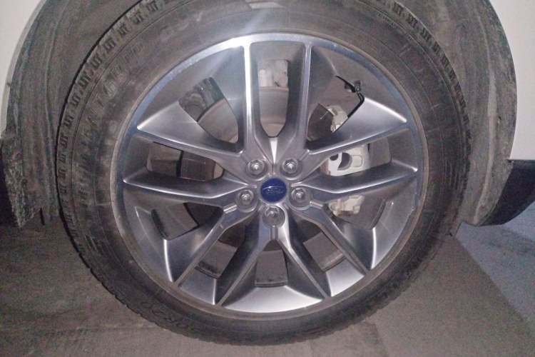Used Ford Edge 2018 EcoBoost 245 Four-Wheel Drive Titanium Plus 7-Seater China VI Standard Right Front Wheel Hub