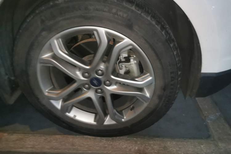 Used Ford Edge 2018 EcoBoost 245 Two-Wheel-Drive Titanium 7-Seater China V Standard Right Front Wheel Hub