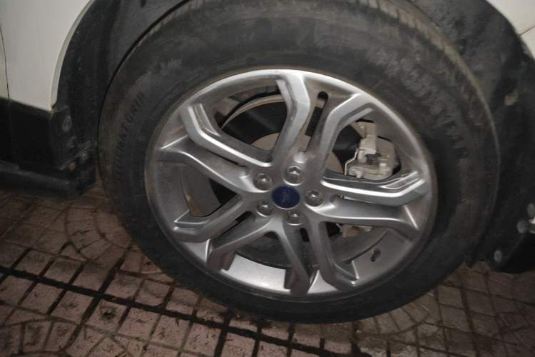 Used Ford Edge 2018 EcoBoost 245 Two-Wheel-Drive Titanium 7-Seater China V Standard Right Front Wheel Hub