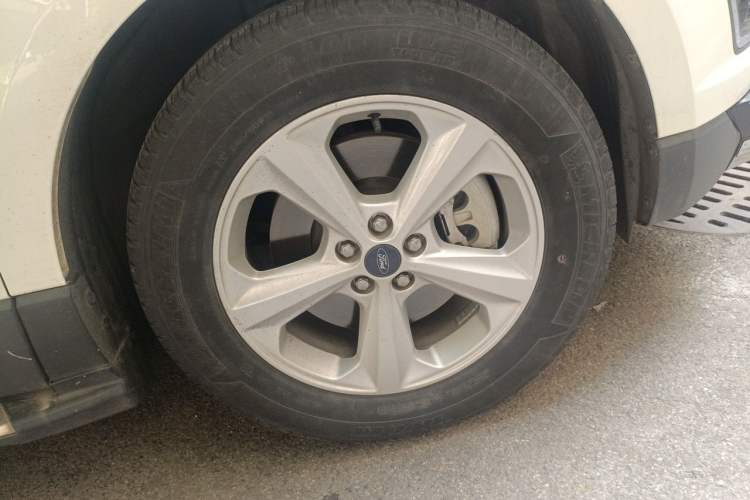 Used Ford Edge 2018 EcoBoost 245 Two-Wheel-Drive Titanium 5-Seater China V Standard Right Front Wheel Hub