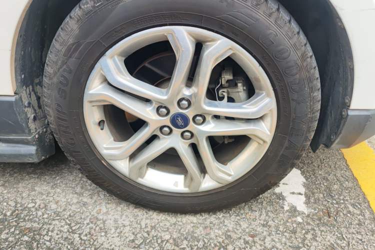 Used Ford Edge 2018 EcoBoost 245 Two-Wheel-Drive Titanium 7-Seater China V Standard Right Front Wheel Hub