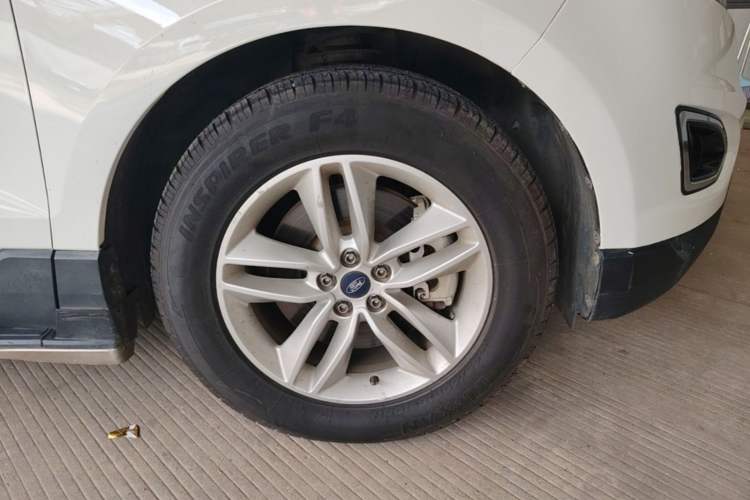 Used Ford Edge 2018 EcoBoost 245 Two-Wheel-Drive Platinum Edition 5 Seats Right Front Wheel Hub