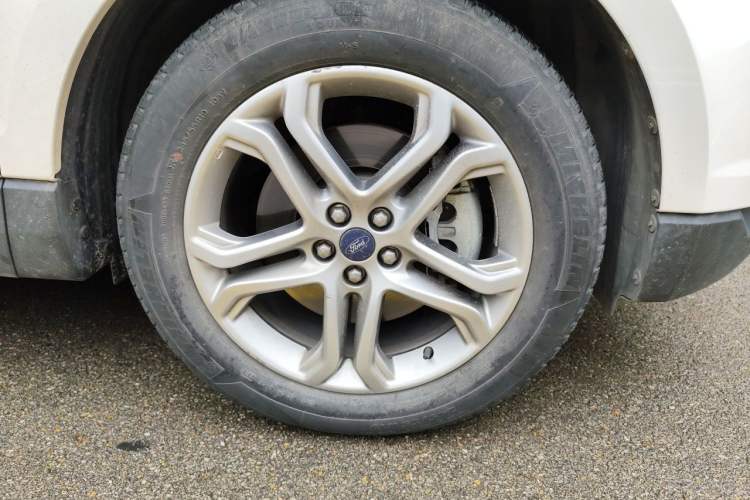 Used Ford Edge 2018 EcoBoost 245 Two-Wheel-Drive Titanium 7-Seater China V Standard Right Front Wheel Hub
