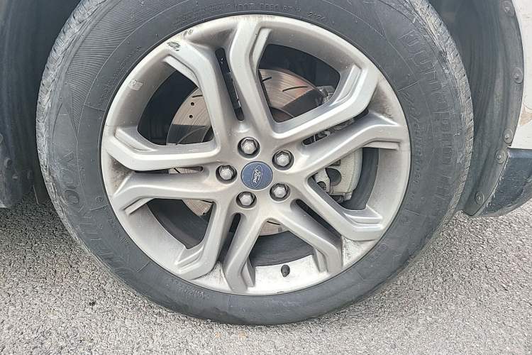 Used Ford Edge 2018 EcoBoost 245 Two-Wheel-Drive Titanium 7-Seater China V Standard Right Front Wheel Hub