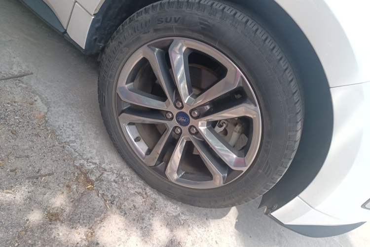 Used Ford Edge 2018 EcoBoost 245 Two-Wheel-Drive Sporty 7-Seater Right Front Wheel Hub