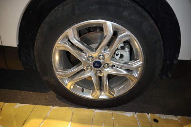 Used Ford Edge 2018 EcoBoost 245 Two-Wheel-Drive Titanium 7-Seater China V Standard Right Front Wheel Hub