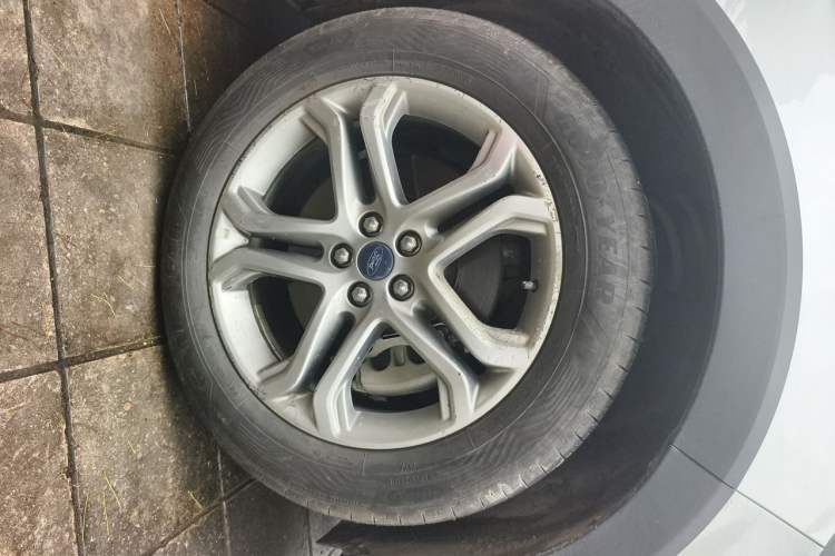 Used Ford Edge 2018 EcoBoost 245 Two-Wheel-Drive Titanium 7-Seater China V Standard Right Front Wheel Hub
