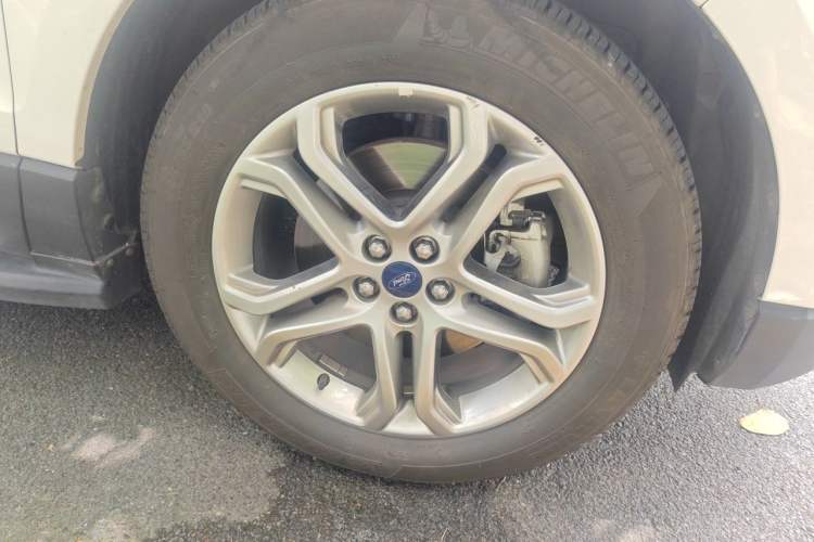 Used Ford Edge 2018 EcoBoost 245 Two-Wheel-Drive Titanium 7-Seater China VI Standard Right Front Wheel Hub