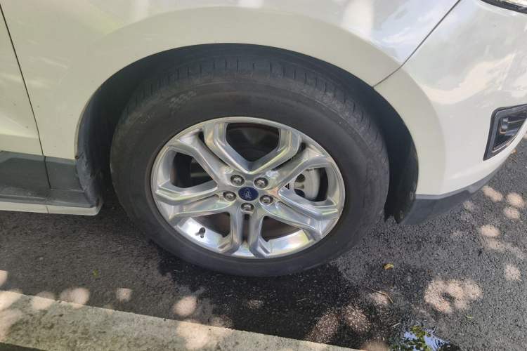 Used Ford Edge 2018 EcoBoost 245 Two-Wheel-Drive Titanium 7-Seater China V Standard Right Front Wheel Hub