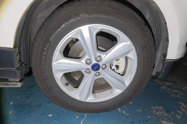 Used Ford Edge 2018 EcoBoost 245 Two-Wheel-Drive Titanium 5-Seater China V Standard Right Front Wheel Hub
