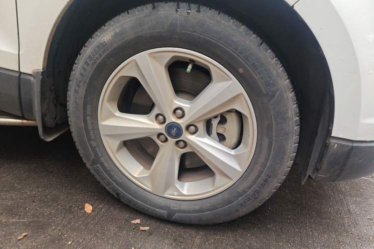 Used Ford Edge 2018 EcoBoost 245 Two-Wheel-Drive Titanium 5-Seater China V Standard Right Front Wheel Hub