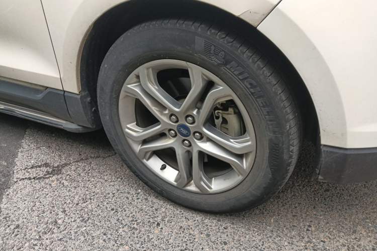Used Ford Edge 2018 EcoBoost 245 Two-Wheel-Drive Titanium 7-Seater China VI Standard Right Front Wheel Hub