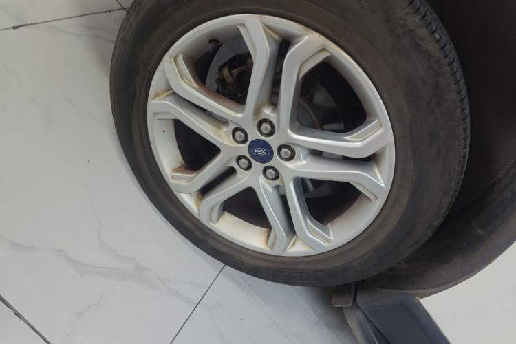 Used Ford Edge 2018 EcoBoost 245 Two-Wheel-Drive Titanium 7-Seater China V Standard Right Front Wheel Hub