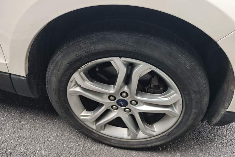 Used Ford Edge 2018 EcoBoost 245 Two-Wheel-Drive Titanium 7-Seater China V Standard Right Front Wheel Hub