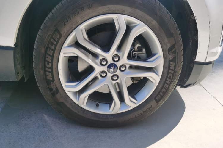 Used Ford Edge 2018 EcoBoost 245 Two-Wheel-Drive Titanium 7-Seater China VI Standard Right Front Wheel Hub