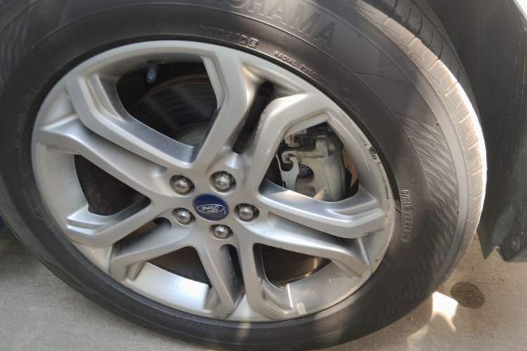 Used Ford Edge 2018 EcoBoost 245 Two-Wheel-Drive Titanium 7-Seater China VI Standard Right Front Wheel Hub