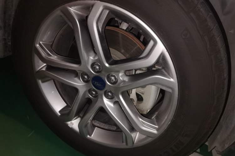 Used Ford Edge 2018 EcoBoost 245 Two-Wheel-Drive Titanium 7-Seater China V Standard Right Front Wheel Hub