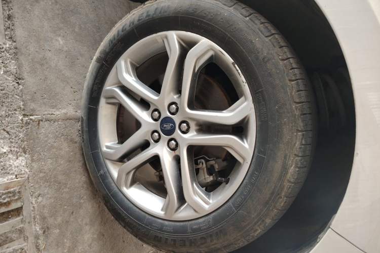 Used Ford Edge 2018 EcoBoost 245 Two-Wheel-Drive Titanium 7-Seater China V Standard Right Front Wheel Hub