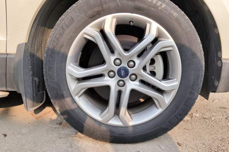 Used Ford Edge 2018 EcoBoost 245 Two-Wheel-Drive Titanium 7-Seater China V Standard Right Front Wheel Hub
