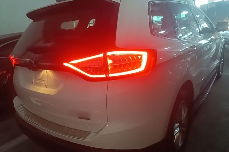 Used Ford Edge 2018 EcoBoost 245 Two-Wheel-Drive Platinum Edition 7-Seater China V Emission Standard Right Rear Taillight