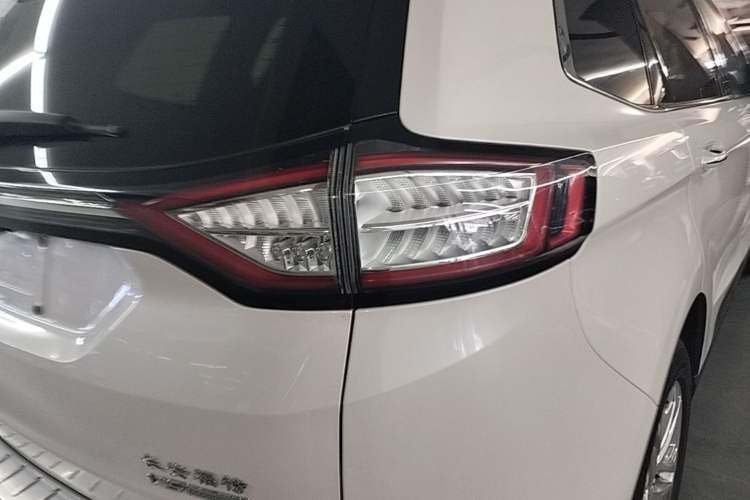 Used Ford Edge 2018 EcoBoost 245 Two-Wheel-Drive Titanium 7-Seater China V Standard Right Rear Taillight