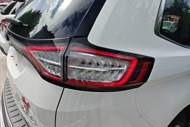 Used Ford Edge 2018 Facelifted EcoBoost 245 Two-Wheel-Drive Platinum Edition 5 Seats China V Emission Standard Right Rear Taillight