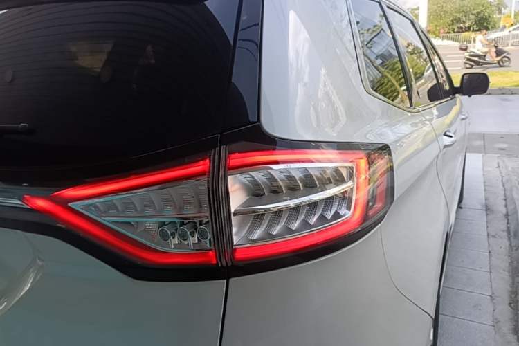 Used Ford Edge 2018 EcoBoost 245 Two-Wheel-Drive Titanium 7-Seater China V Standard Right Rear Taillight