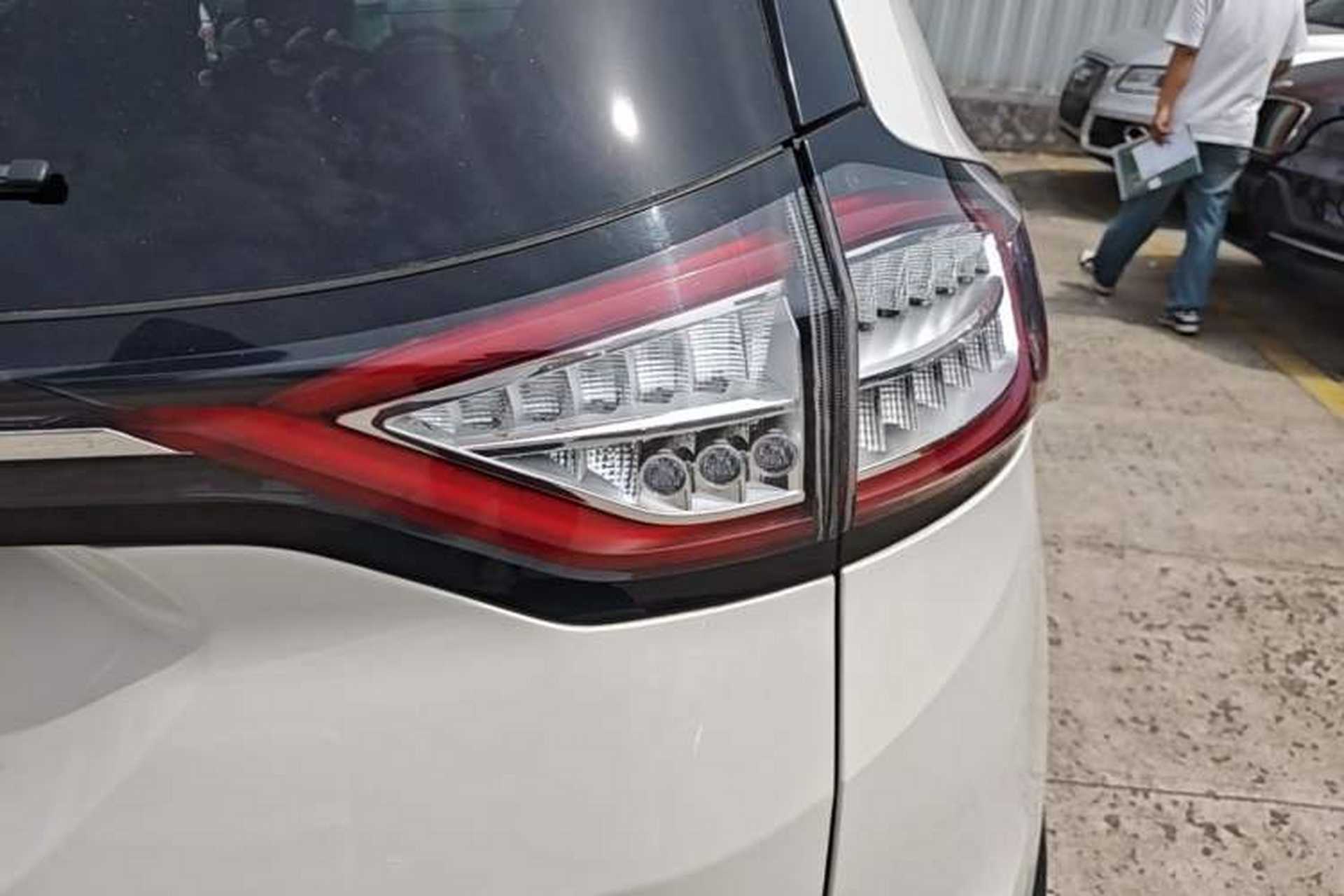 Used Ford Edge 2018 EcoBoost 245 Four-Wheel Drive Titanium 7-Seater Right Rear Taillight