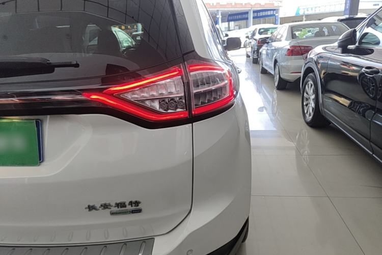 Used Ford Edge 2018 EcoBoost 245 Four-Wheel Drive Titanium 7-Seater Right Rear Taillight