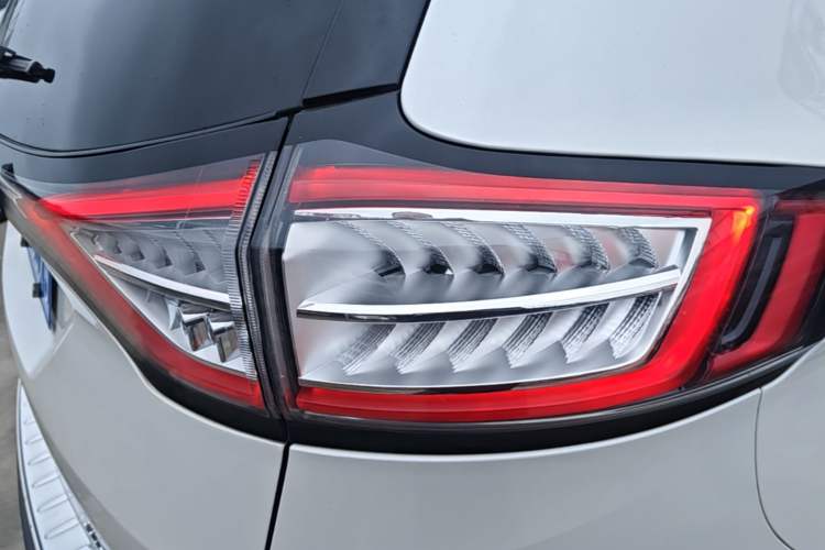 Used Ford Edge 2018 EcoBoost 245 Two-Wheel-Drive Titanium 7-Seater China V Standard Right Rear Taillight