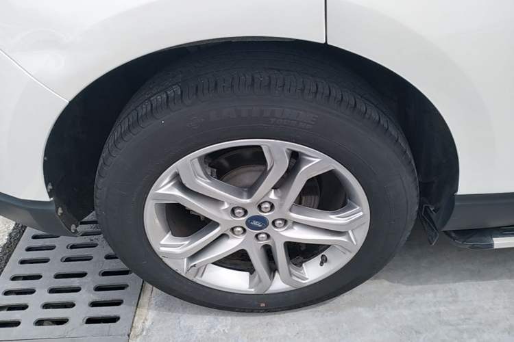 Used Ford Edge 2018 EcoBoost 245 Two-Wheel-Drive Titanium 7-Seater China VI Standard Right Rear Wheel Hub