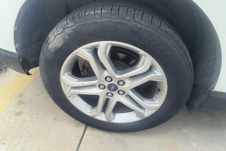 Used Ford Edge 2018 EcoBoost 245 Two-Wheel-Drive Titanium 7-Seater China V Standard Right Rear Wheel Hub