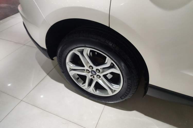 Used Ford Edge 2018 EcoBoost 245 Two-Wheel-Drive Titanium 7-Seater China V Standard Right Rear Wheel Hub