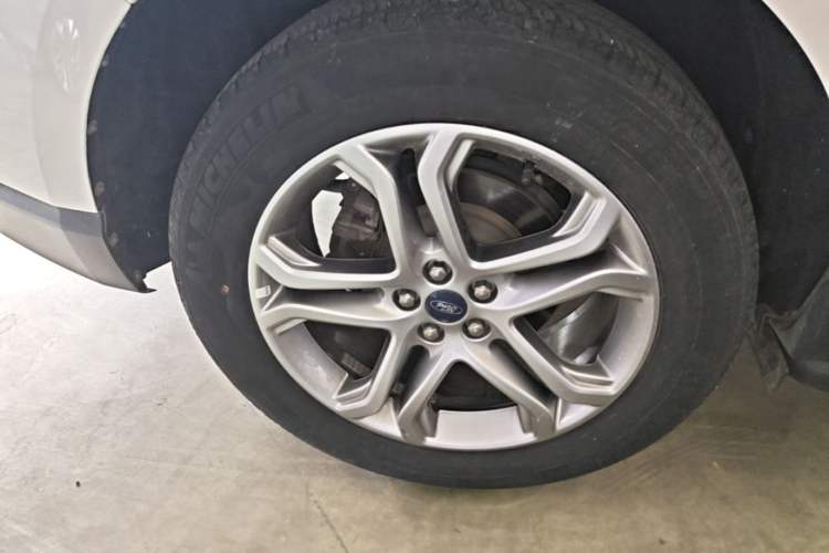 Used Ford Edge 2018 EcoBoost 245 Two-Wheel-Drive Titanium 7-Seater China V Standard Right Rear Wheel Hub