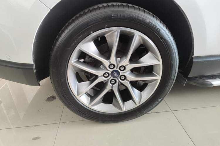 Used Ford Edge 2018 EcoBoost 245 Four-Wheel Drive Titanium 7-Seater Right Rear Wheel Hub